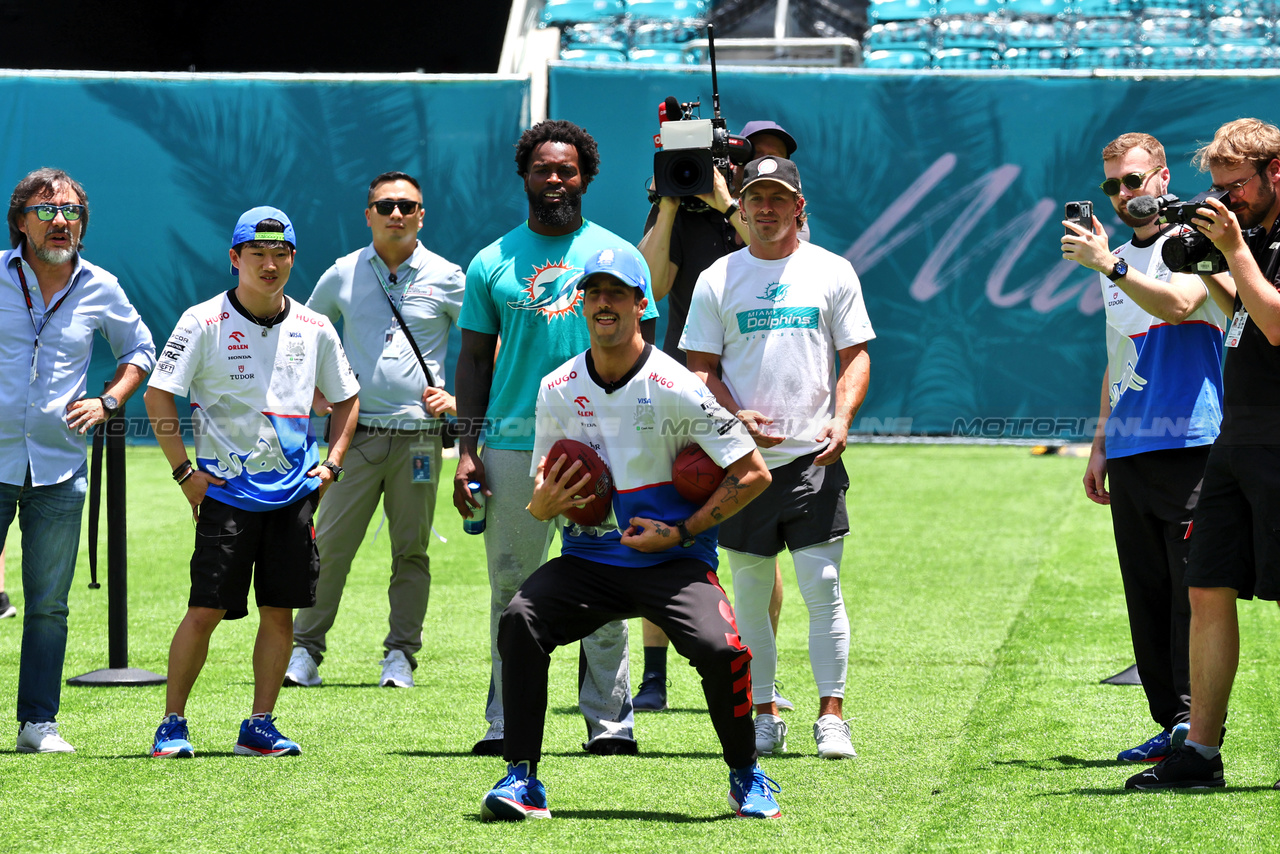 GP MIAMI, Daniel Ricciardo (AUS) RB plays American football in the paddock.

02.05.2024. Formula 1 World Championship, Rd 6, Miami Grand Prix, Miami, Florida, USA, Preparation Day.

- www.xpbimages.com, EMail: requests@xpbimages.com © Copyright: Moy / XPB Images