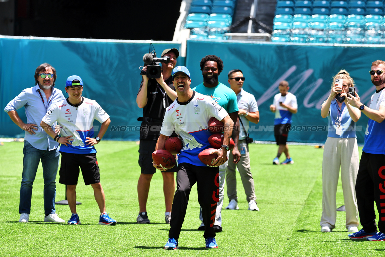 GP MIAMI, Daniel Ricciardo (AUS) RB plays American football in the paddock.

02.05.2024. Formula 1 World Championship, Rd 6, Miami Grand Prix, Miami, Florida, USA, Preparation Day.

- www.xpbimages.com, EMail: requests@xpbimages.com © Copyright: Moy / XPB Images