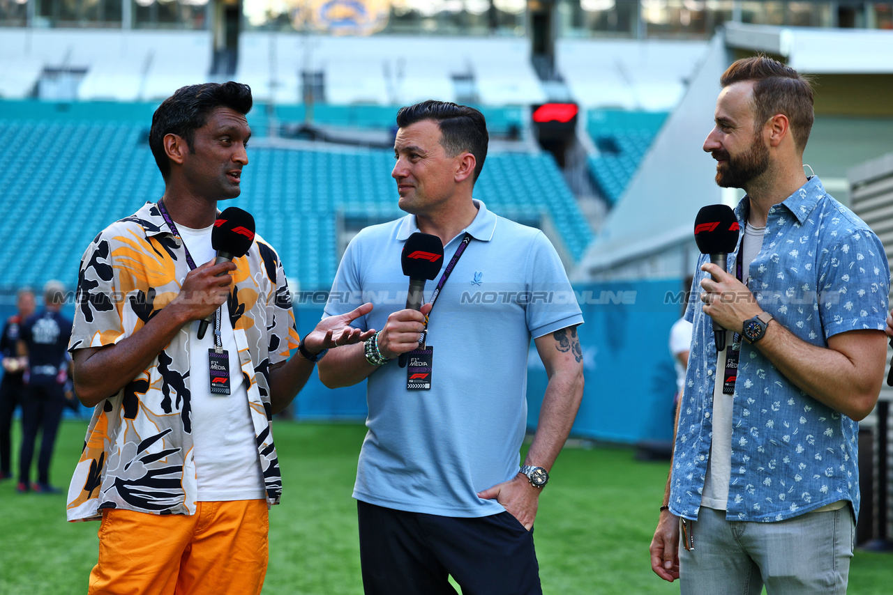 GP MIAMI, (L to R): Lawrence Barretto (GBR) Formula 1 Senior Writer Editor with Will Buxton (GBR) F1 Digital Presenter e James Hinchcliffe (CDN) IndyCar Driver.

02.05.2024. Formula 1 World Championship, Rd 6, Miami Grand Prix, Miami, Florida, USA, Preparation Day.

 - www.xpbimages.com, EMail: requests@xpbimages.com © Copyright: Staley / XPB Images