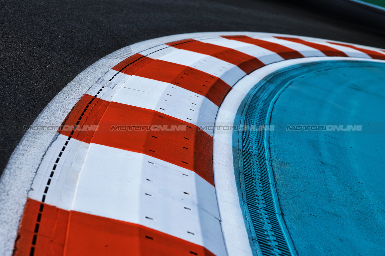 GP MIAMI, Circuit Atmosfera - track detail.

02.05.2024. Formula 1 World Championship, Rd 6, Miami Grand Prix, Miami, Florida, USA, Preparation Day.

- www.xpbimages.com, EMail: requests@xpbimages.com © Copyright: Moy / XPB Images