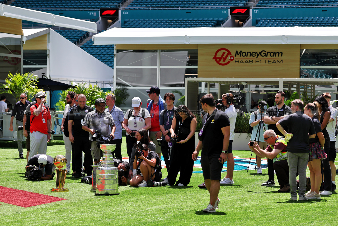 GP MIAMI, Paddock Atmosfera.

02.05.2024. Formula 1 World Championship, Rd 6, Miami Grand Prix, Miami, Florida, USA, Preparation Day.

- www.xpbimages.com, EMail: requests@xpbimages.com © Copyright: Moy / XPB Images