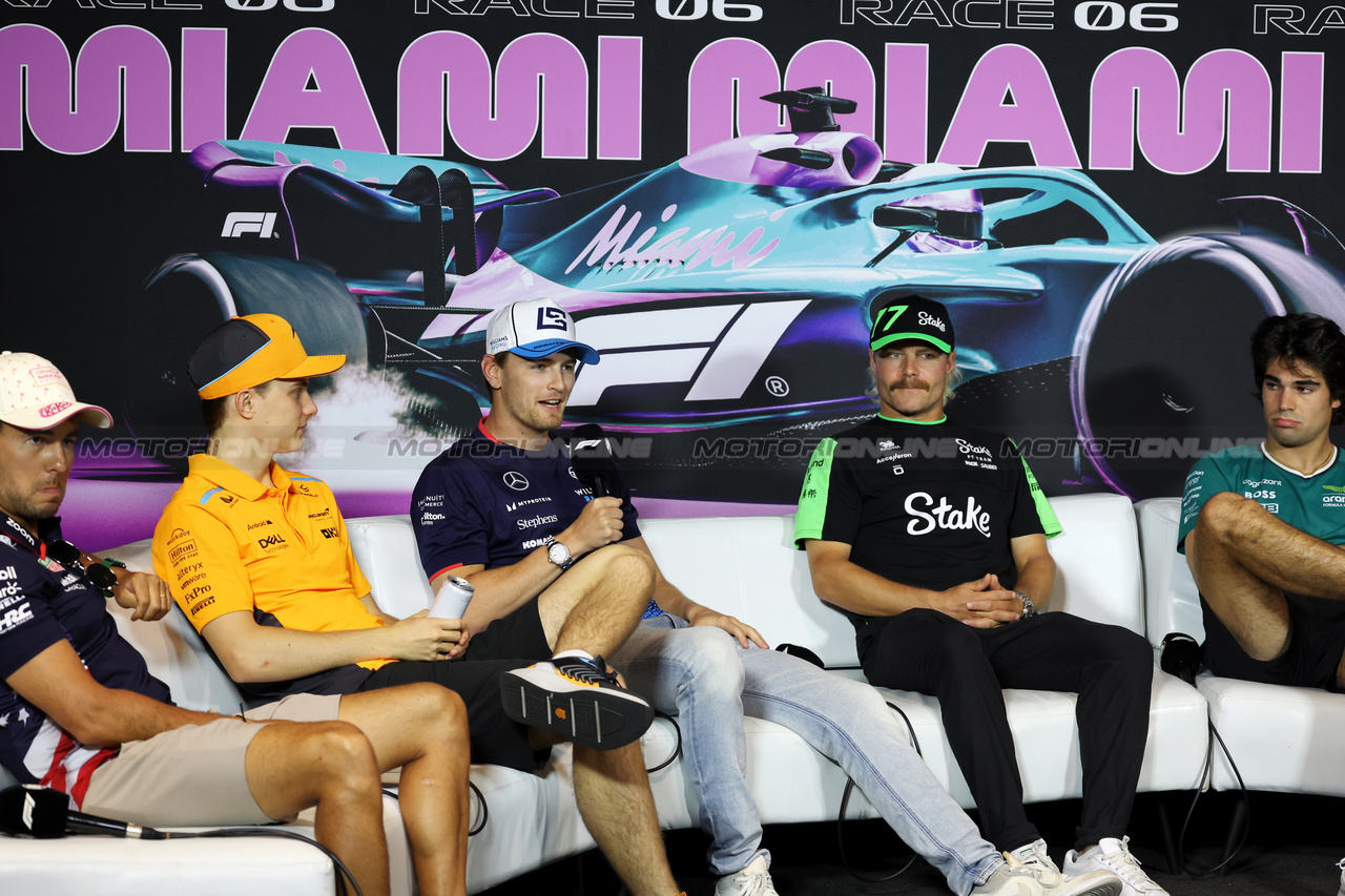 GP MIAMI, (L to R): Sergio Perez (MEX) Red Bull Racing; Oscar Piastri (AUS) McLaren; Logan Sargeant (USA) Williams Racing; Valtteri Bottas (FIN) Sauber; e Lance Stroll (CDN) Aston Martin F1 Team, in the FIA Press Conference.

02.05.2024. Formula 1 World Championship, Rd 6, Miami Grand Prix, Miami, Florida, USA, Preparation Day.

- www.xpbimages.com, EMail: requests@xpbimages.com © Copyright: Bearne / XPB Images