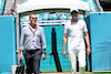 GP MIAMI, (L bis R): Harry Soden (GBR) Fahrermanager mit George Russell (GBR) Mercedes AMG F1. 02.05.2024. Formel-1-Weltmeisterschaft, Rd 6, Miami Grand Prix, Miami, Florida, USA, Vorbereitungstag – www.xpbimages.com, E-Mail: request@xpbimages.com © Copyright: Bearne / XPB Images