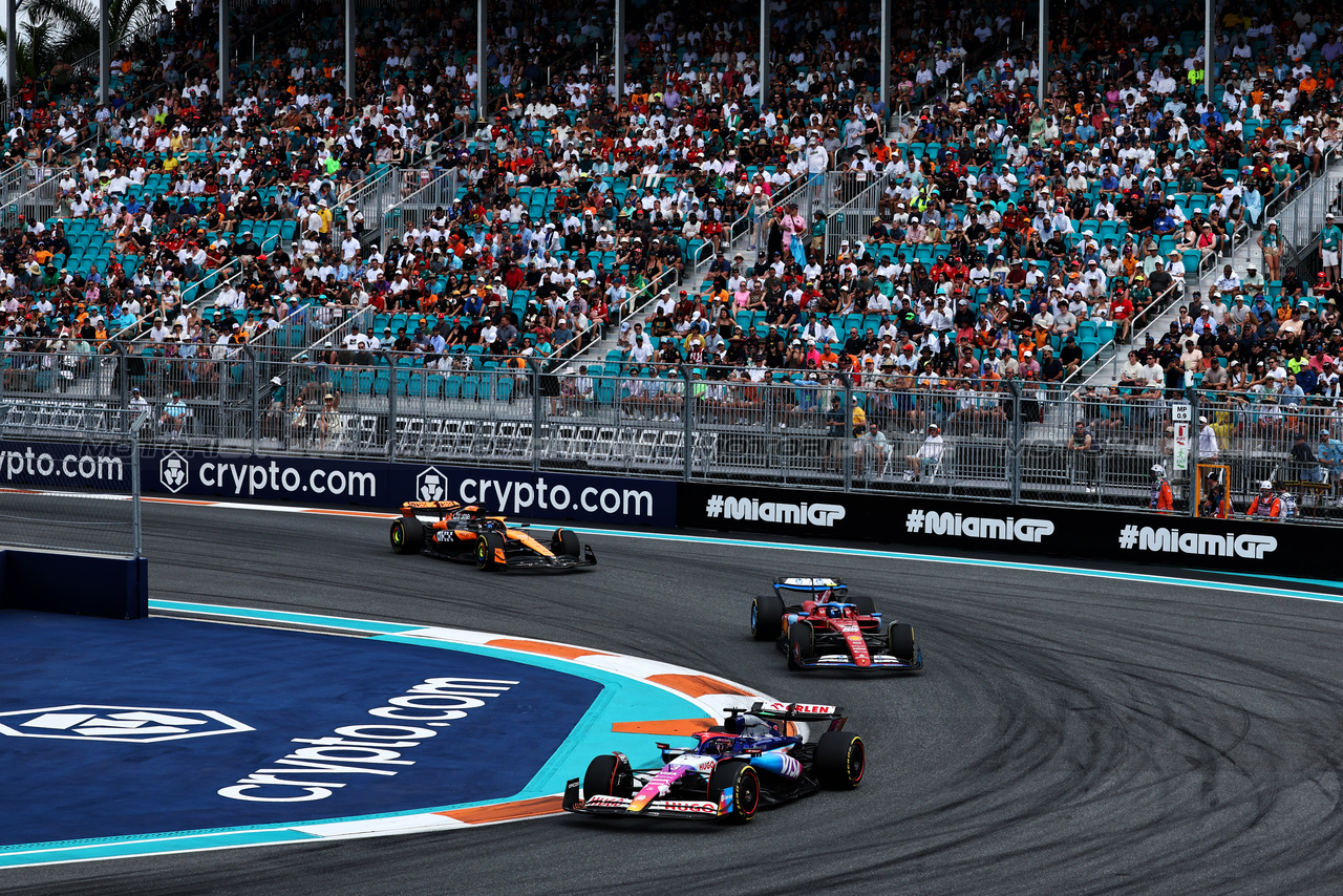 GP MIAMI, Daniel Ricciardo (AUS) RB VCARB 01.

04.05.2024. Formula 1 World Championship, Rd 6, Miami Grand Prix, Miami, Florida, USA, Sprint e Qualifiche Day.

- www.xpbimages.com, EMail: requests@xpbimages.com © Copyright: Moy / XPB Images