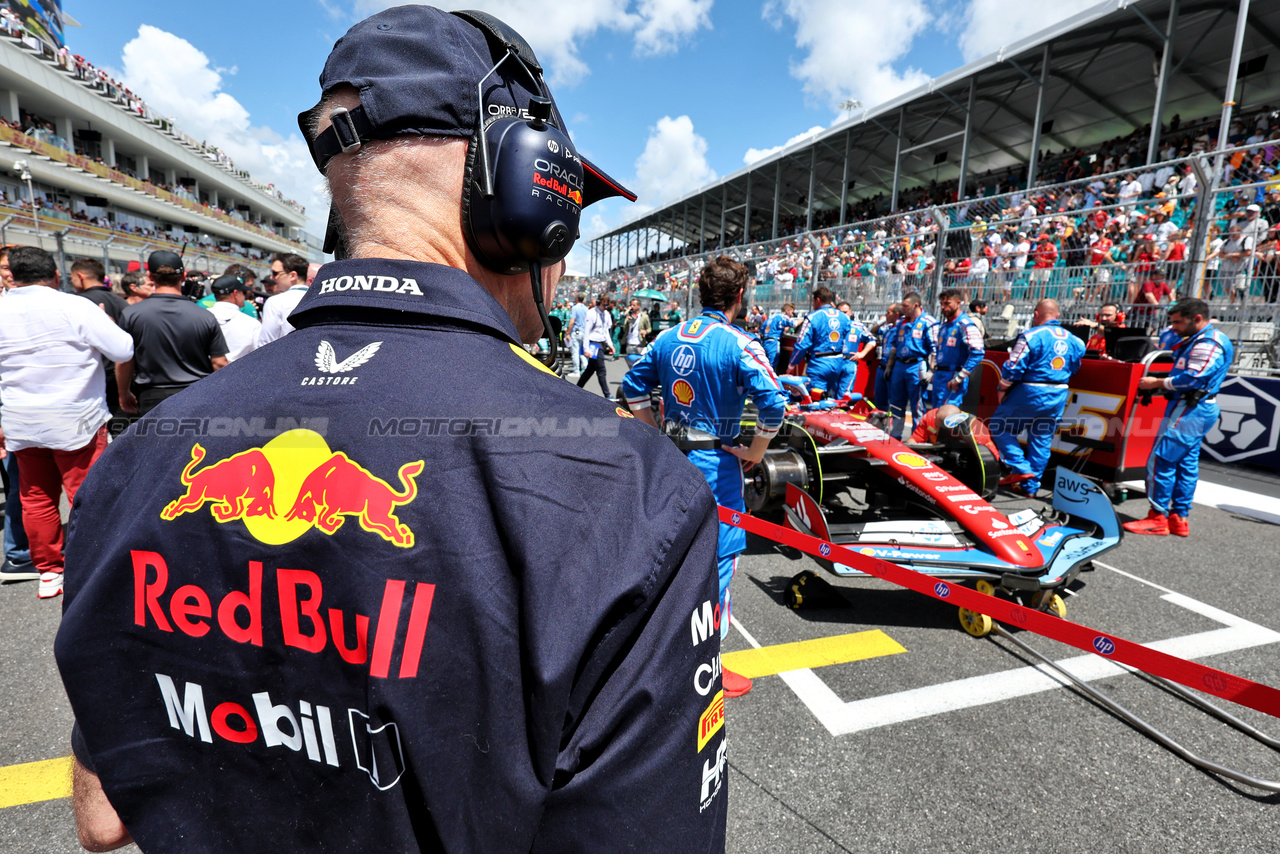 GP MIAMI, Adrian Newey (GBR) Red Bull Racing Chief Technical Officer on the grid.

04.05.2024. Formula 1 World Championship, Rd 6, Miami Grand Prix, Miami, Florida, USA, Sprint e Qualifiche Day.

- www.xpbimages.com, EMail: requests@xpbimages.com © Copyright: Moy / XPB Images