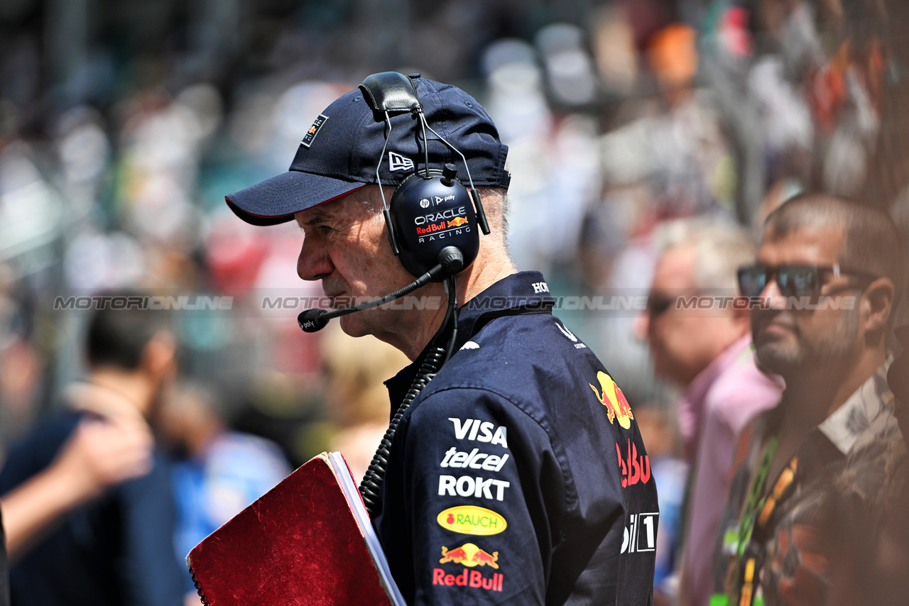 GP MIAMI, Adrian Newey (GBR) Red Bull Racing Chief Technical Officer on the grid.

04.05.2024. Formula 1 World Championship, Rd 6, Miami Grand Prix, Miami, Florida, USA, Sprint e Qualifiche Day.

- www.xpbimages.com, EMail: requests@xpbimages.com © Copyright: Price / XPB Images