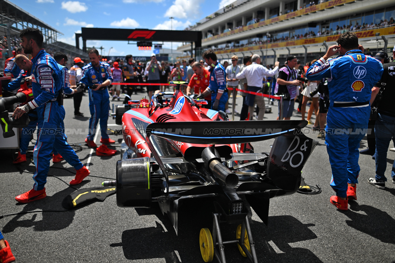 GP MIAMI, Carlos Sainz Jr (ESP) Ferrari SF-24 on the grid.

04.05.2024. Formula 1 World Championship, Rd 6, Miami Grand Prix, Miami, Florida, USA, Sprint e Qualifiche Day.

- www.xpbimages.com, EMail: requests@xpbimages.com © Copyright: Price / XPB Images