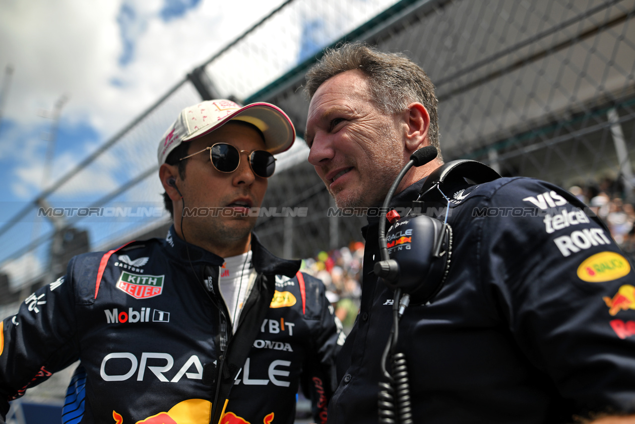 GP MIAMI, (L to R): Sergio Perez (MEX) Red Bull Racing with Christian Horner (GBR) Red Bull Racing Team Principal on the grid.

04.05.2024. Formula 1 World Championship, Rd 6, Miami Grand Prix, Miami, Florida, USA, Sprint e Qualifiche Day.

- www.xpbimages.com, EMail: requests@xpbimages.com © Copyright: Price / XPB Images