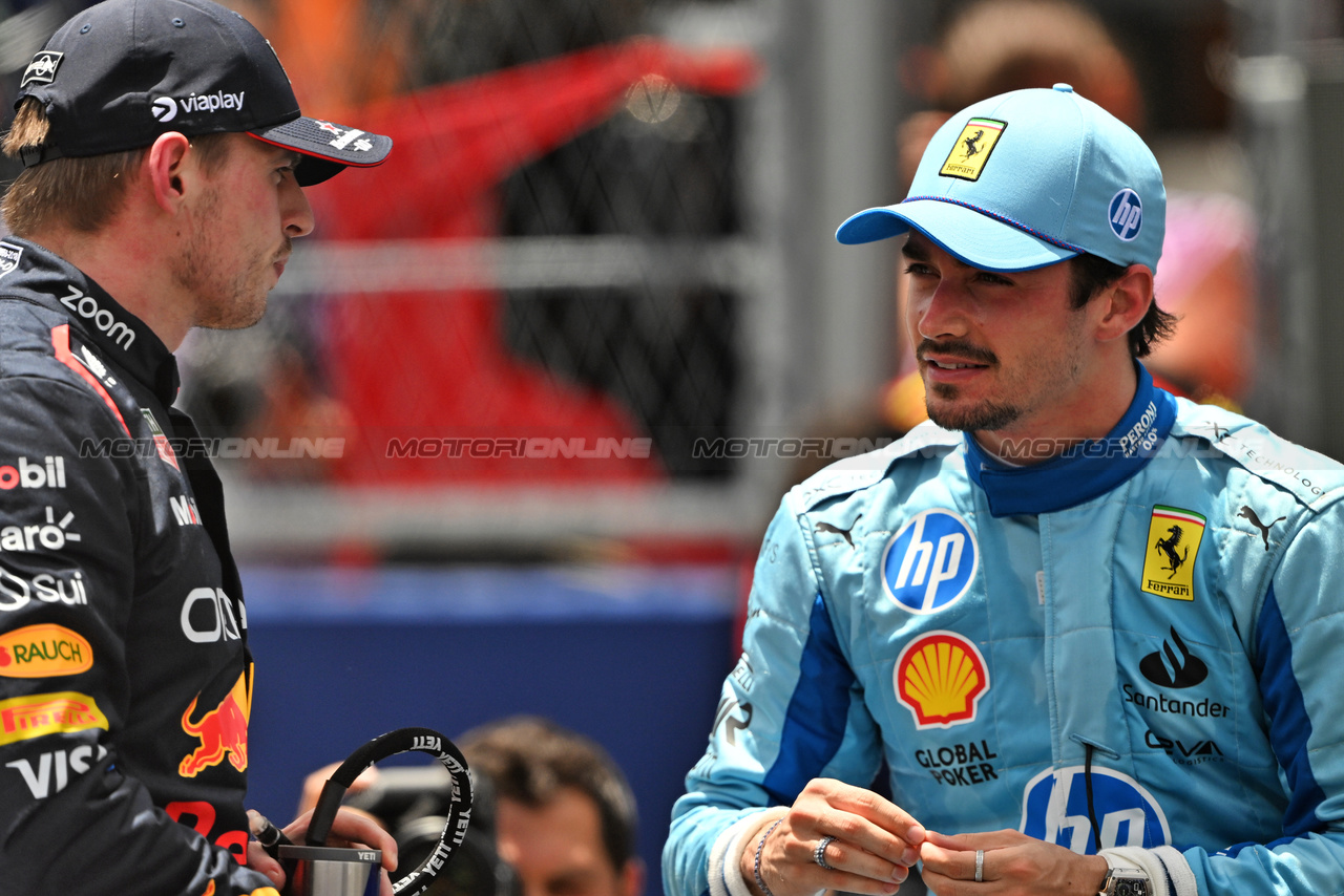 GP MIAMI, (L to R): Max Verstappen (NLD) Red Bull Racing with Charles Leclerc (MON) Ferrari in Sprint parc ferme.

04.05.2024. Formula 1 World Championship, Rd 6, Miami Grand Prix, Miami, Florida, USA, Sprint e Qualifiche Day.

- www.xpbimages.com, EMail: requests@xpbimages.com © Copyright: Price / XPB Images