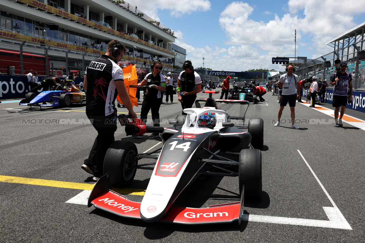 GP MIAMI, Chloe Chambers (USA) Campos Racing on the grid.

04.05.2024. FIA Formula Academy, Rd 2, Gara 1, Miami, Florida, USA, Saturday.

- www.xpbimages.com, EMail: requests@xpbimages.com Copyright: XPB Images