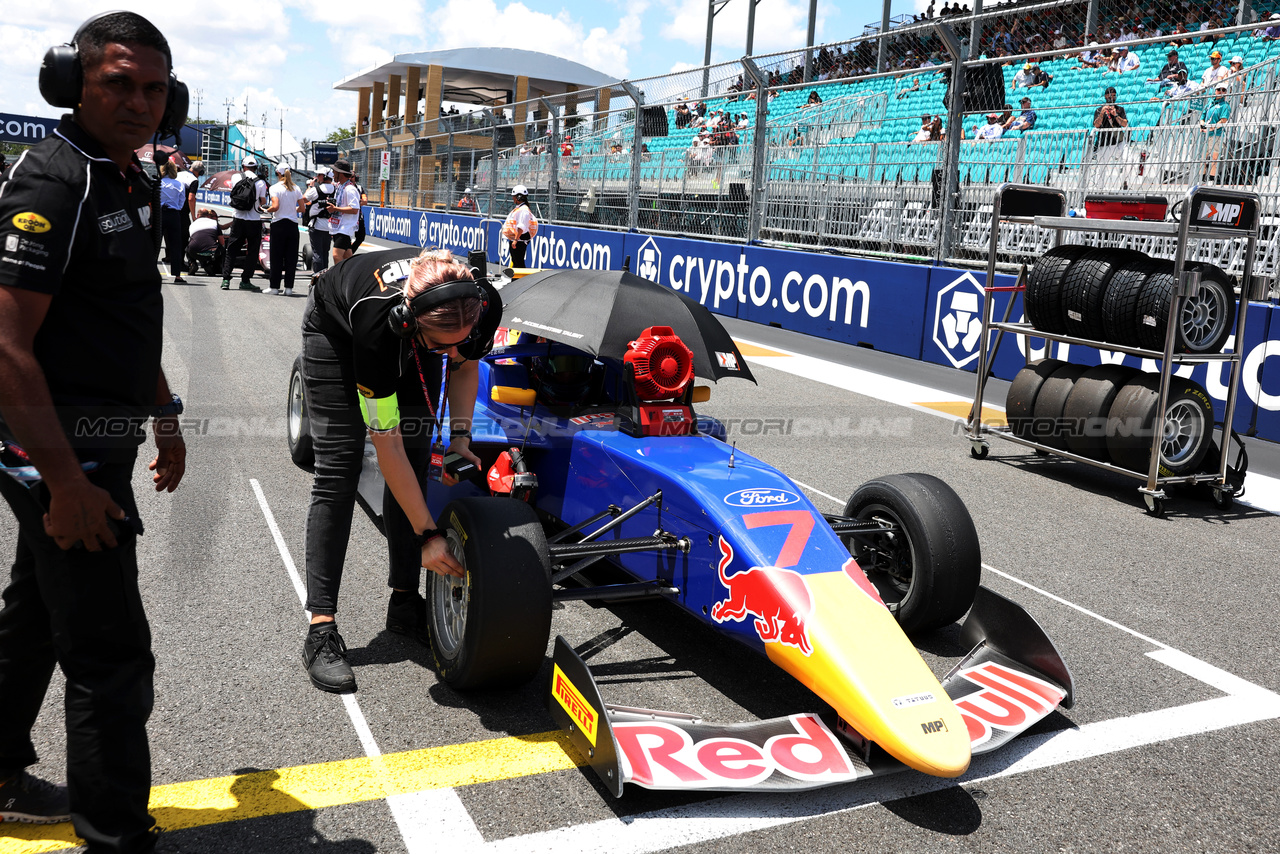 GP MIAMI, Emely De Heus (NLD) MP Motorsport on the grid.

04.05.2024. FIA Formula Academy, Rd 2, Gara 1, Miami, Florida, USA, Saturday.

- www.xpbimages.com, EMail: requests@xpbimages.com Copyright: XPB Images