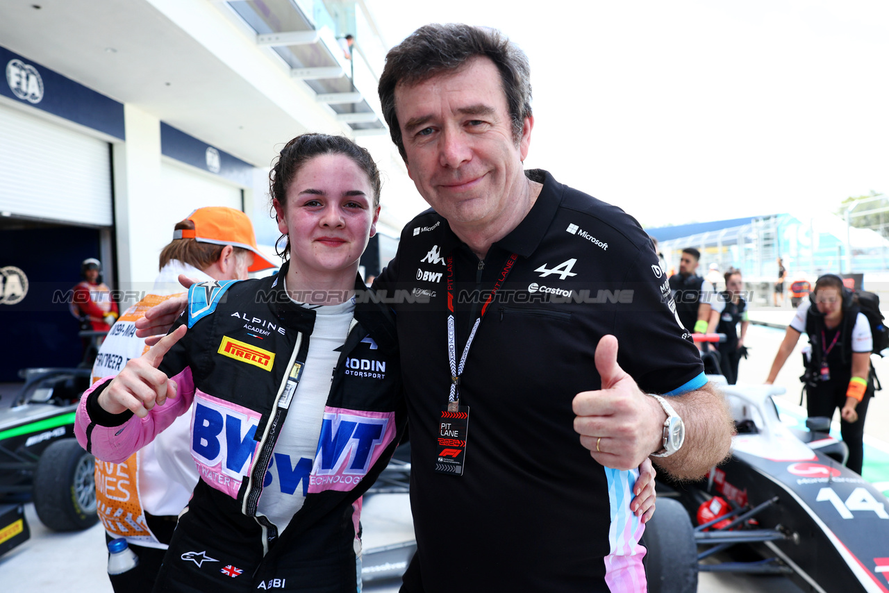 GP MIAMI, (L to R): Gara winner Abbi Pulling (GBR) Rodin Motorsport celebrates in parc ferme with Bruno Famin (FRA) Alpine Motorsports Vice President e Alpine F1 Team Team Principal.

04.05.2024. FIA Formula Academy, Rd 2, Gara 1, Miami, Florida, USA, Saturday.

- www.xpbimages.com, EMail: requests@xpbimages.com Copyright: XPB Images