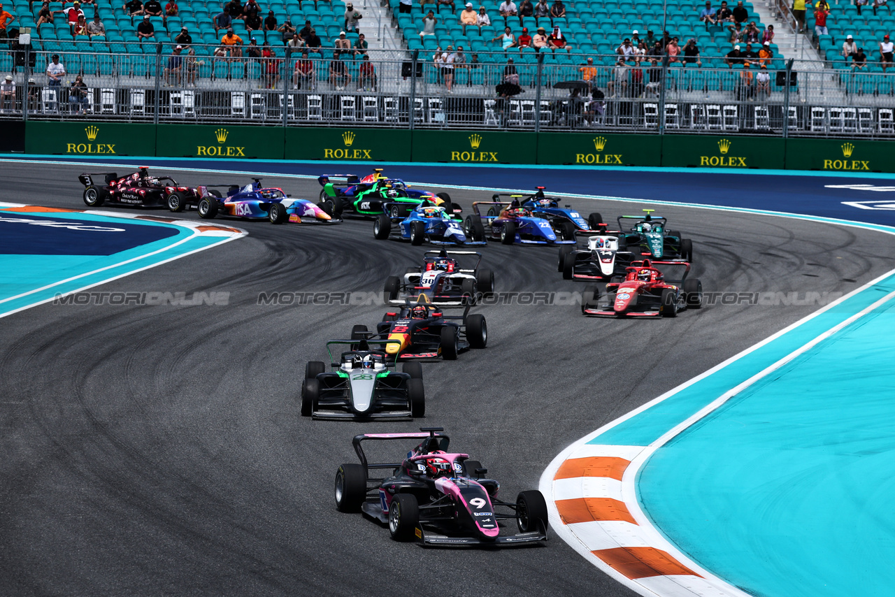 GP MIAMI, Abbi Pulling (GBR) Rodin Motorsport davanti a at the partenza of the race.

04.05.2024. FIA Formula Academy, Rd 2, Gara 1, Miami, Florida, USA, Saturday.

- www.xpbimages.com, EMail: requests@xpbimages.com Copyright: XPB Images