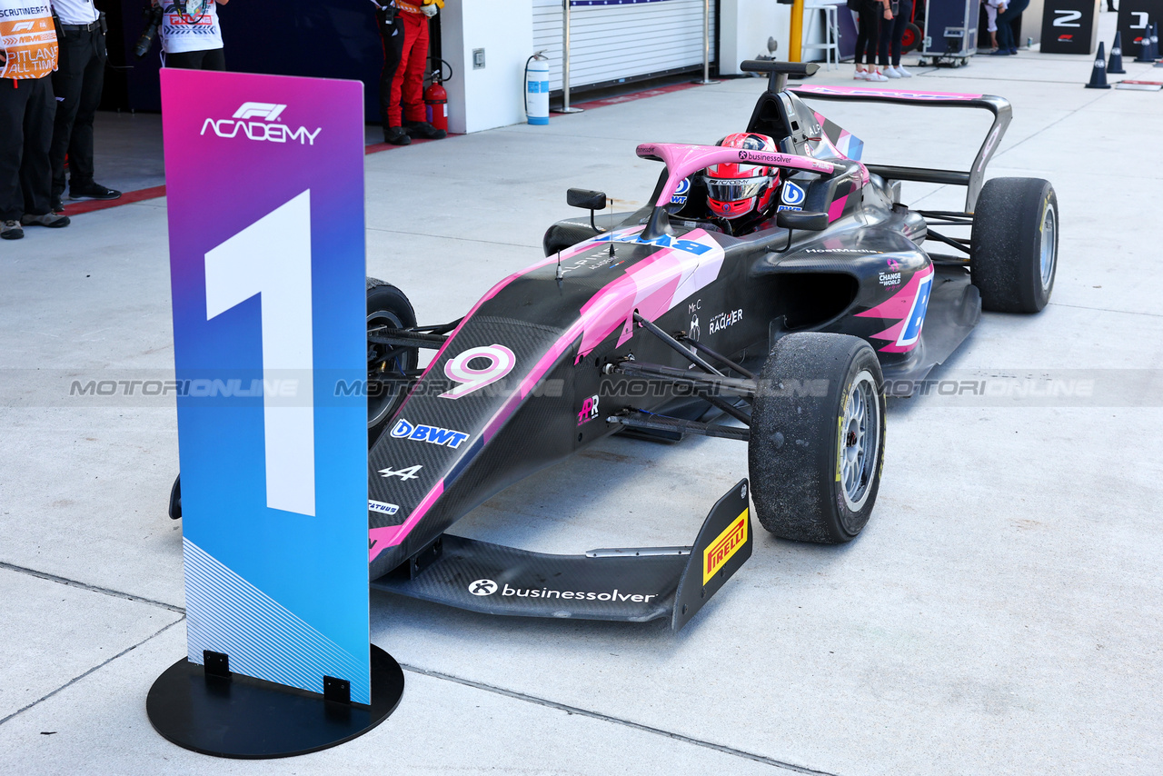 GP MIAMI, Gara winner Abbi Pulling (GBR) Rodin Motorsport celebrates in parc ferme.

04.05.2024. FIA Formula Academy, Rd 2, Gara 1, Miami, Florida, USA, Saturday.

- www.xpbimages.com, EMail: requests@xpbimages.com Copyright: XPB Images