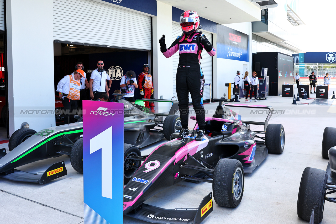 GP MIAMI, Gara winner Abbi Pulling (GBR) Rodin Motorsport celebrates in parc ferme.

04.05.2024. FIA Formula Academy, Rd 2, Gara 1, Miami, Florida, USA, Saturday.

- www.xpbimages.com, EMail: requests@xpbimages.com Copyright: XPB Images