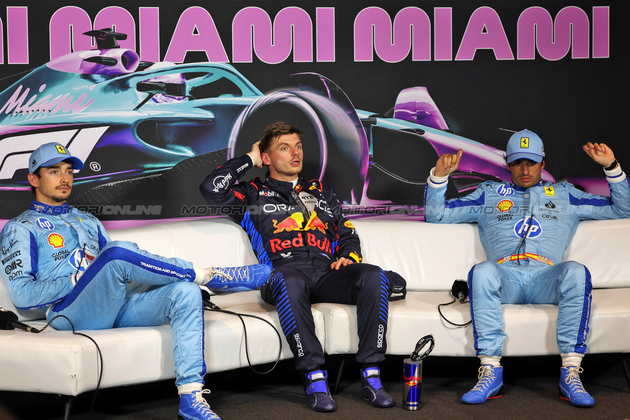 GP MIAMI, (L to R): Charles Leclerc (MON) Ferrari; Max Verstappen (NLD) Red Bull Racing; e Carlos Sainz Jr (ESP) Ferrari, in the post qualifying FIA Press Conference.

04.05.2024. Formula 1 World Championship, Rd 6, Miami Grand Prix, Miami, Florida, USA, Sprint e Qualifiche Day.

- www.xpbimages.com, EMail: requests@xpbimages.com © Copyright: Bearne / XPB Images