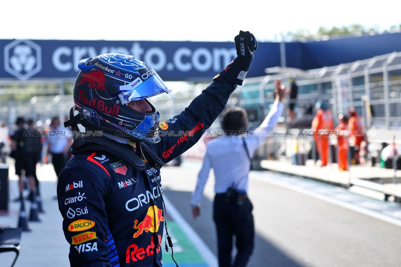 GP MIAMI, Max Verstappen (NLD) Red Bull Racing celebrates his pole position in qualifying parc ferme.

04.05.2024. Formula 1 World Championship, Rd 6, Miami Grand Prix, Miami, Florida, USA, Sprint e Qualifiche Day.

- www.xpbimages.com, EMail: requests@xpbimages.com © Copyright: Charniaux / XPB Images