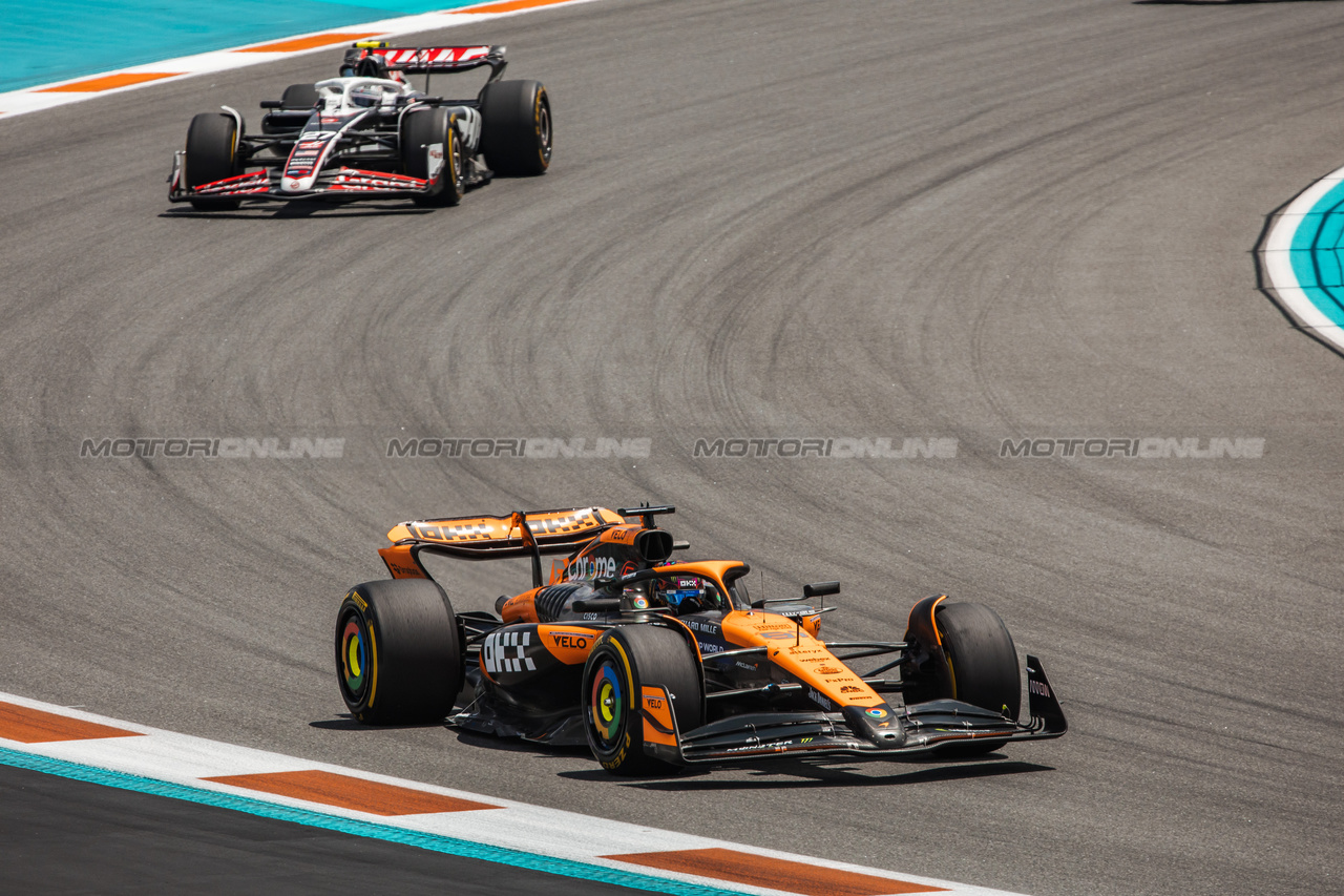 GP MIAMI, Oscar Piastri (AUS) McLaren MCL38.

04.05.2024. Formula 1 World Championship, Rd 6, Miami Grand Prix, Miami, Florida, USA, Sprint e Qualifiche Day.

- www.xpbimages.com, EMail: requests@xpbimages.com © Copyright: Bearne / XPB Images