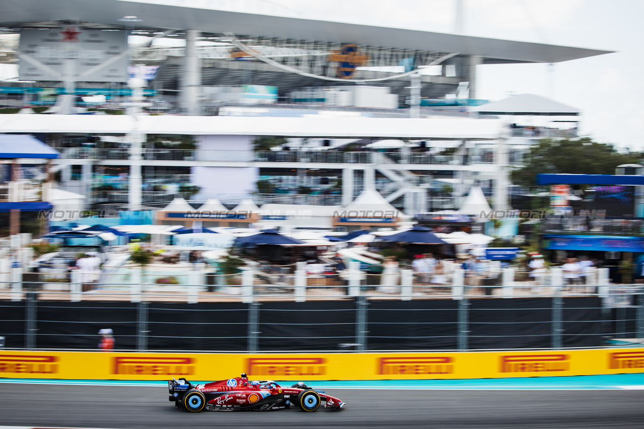 GP MIAMI, Carlos Sainz Jr (ESP) Ferrari SF-24.

04.05.2024. Formula 1 World Championship, Rd 6, Miami Grand Prix, Miami, Florida, USA, Sprint e Qualifiche Day.

- www.xpbimages.com, EMail: requests@xpbimages.com © Copyright: Bearne / XPB Images