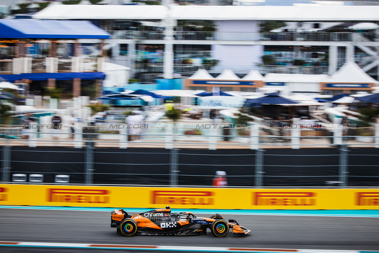 GP MIAMI, Lando Norris (GBR) McLaren MCL38.

04.05.2024. Formula 1 World Championship, Rd 6, Miami Grand Prix, Miami, Florida, USA, Sprint e Qualifiche Day.

- www.xpbimages.com, EMail: requests@xpbimages.com © Copyright: Bearne / XPB Images