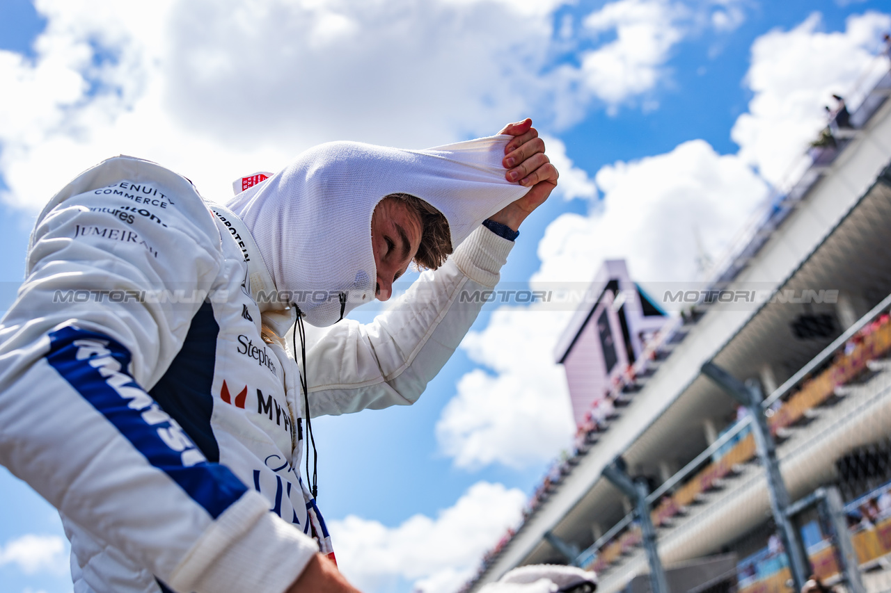 GP MIAMI, Logan Sargeant (USA) Williams Racing on the grid.

04.05.2024. Formula 1 World Championship, Rd 6, Miami Grand Prix, Miami, Florida, USA, Sprint e Qualifiche Day.

- www.xpbimages.com, EMail: requests@xpbimages.com © Copyright: Bearne / XPB Images