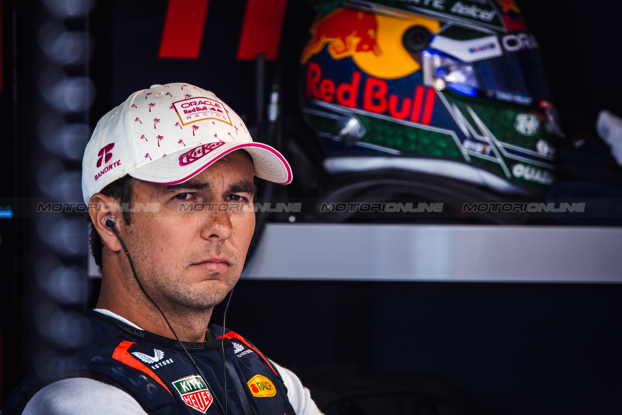 GP MIAMI, Sergio Perez (MEX) Red Bull Racing.

04.05.2024. Formula 1 World Championship, Rd 6, Miami Grand Prix, Miami, Florida, USA, Sprint e Qualifiche Day.

- www.xpbimages.com, EMail: requests@xpbimages.com © Copyright: Bearne / XPB Images