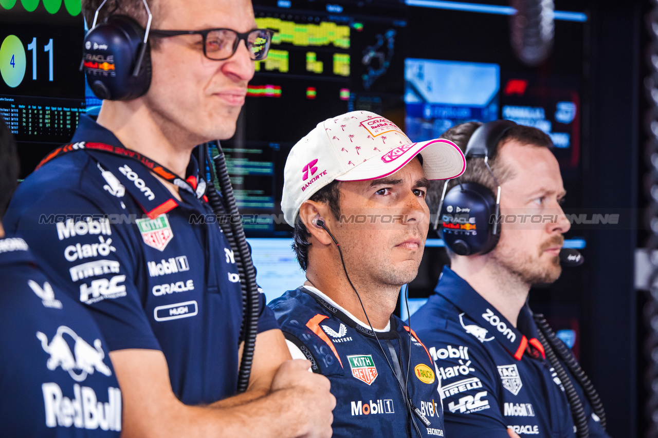 GP MIAMI, Sergio Perez (MEX) Red Bull Racing.

04.05.2024. Formula 1 World Championship, Rd 6, Miami Grand Prix, Miami, Florida, USA, Sprint e Qualifiche Day.

- www.xpbimages.com, EMail: requests@xpbimages.com © Copyright: Bearne / XPB Images