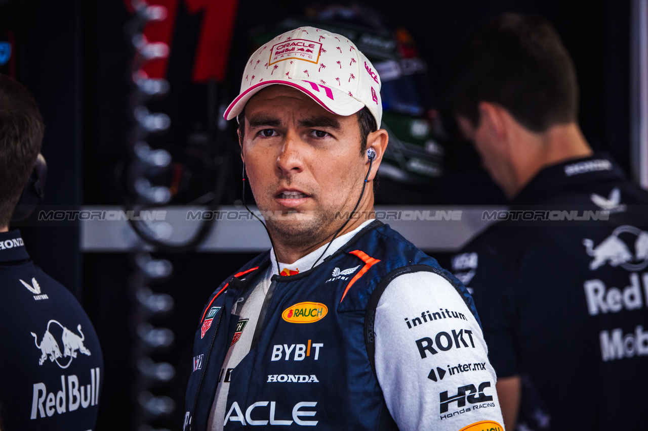 GP MIAMI, Sergio Perez (MEX) Red Bull Racing.

04.05.2024. Formula 1 World Championship, Rd 6, Miami Grand Prix, Miami, Florida, USA, Sprint e Qualifiche Day.

- www.xpbimages.com, EMail: requests@xpbimages.com © Copyright: Bearne / XPB Images