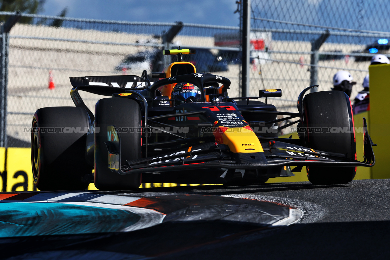 GP MIAMI, Sergio Perez (MEX) Red Bull Racing RB20.

04.05.2024. Formula 1 World Championship, Rd 6, Miami Grand Prix, Miami, Florida, USA, Sprint e Qualifiche Day.

 - www.xpbimages.com, EMail: requests@xpbimages.com © Copyright: Coates / XPB Images