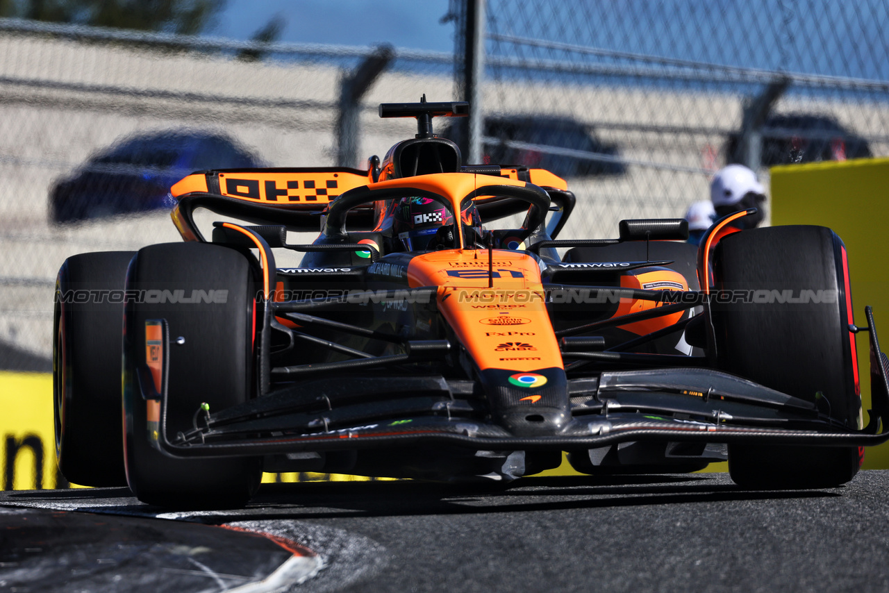 GP MIAMI, Oscar Piastri (AUS) McLaren MCL38.

04.05.2024. Formula 1 World Championship, Rd 6, Miami Grand Prix, Miami, Florida, USA, Sprint e Qualifiche Day.

 - www.xpbimages.com, EMail: requests@xpbimages.com © Copyright: Coates / XPB Images