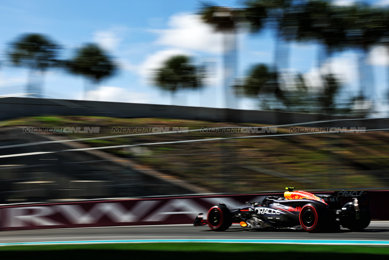 GP MIAMI, Sergio Perez (MEX) Red Bull Racing RB20.

04.05.2024. Formula 1 World Championship, Rd 6, Miami Grand Prix, Miami, Florida, USA, Sprint e Qualifiche Day.

 - www.xpbimages.com, EMail: requests@xpbimages.com © Copyright: Coates / XPB Images