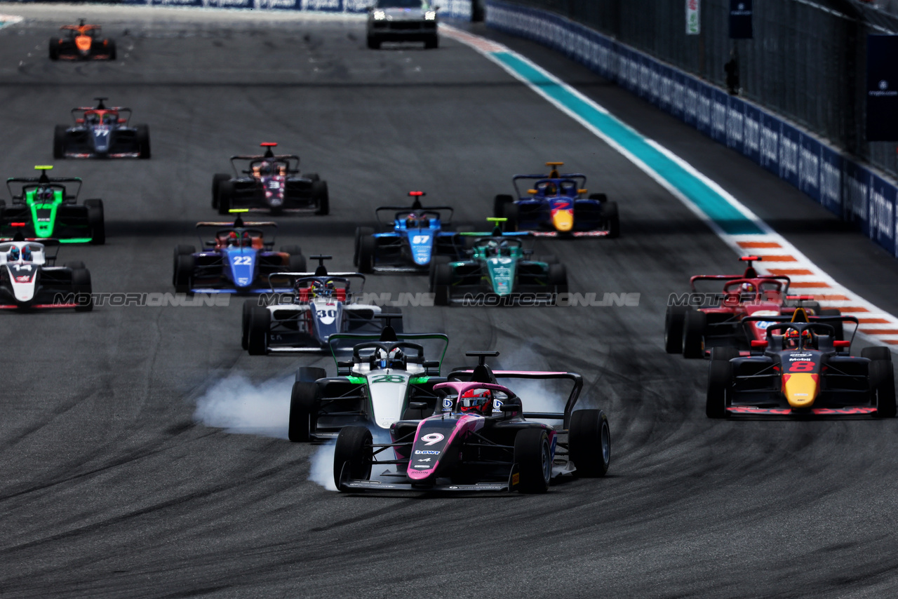 GP MIAMI, Abbi Pulling (GBR) Rodin Motorsport davanti a at the partenza of the race.

04.05.2024. FIA Formula Academy, Rd 2, Gara 1, Miami, Florida, USA, Saturday.

- www.xpbimages.com, EMail: requests@xpbimages.com Copyright: XPB Images