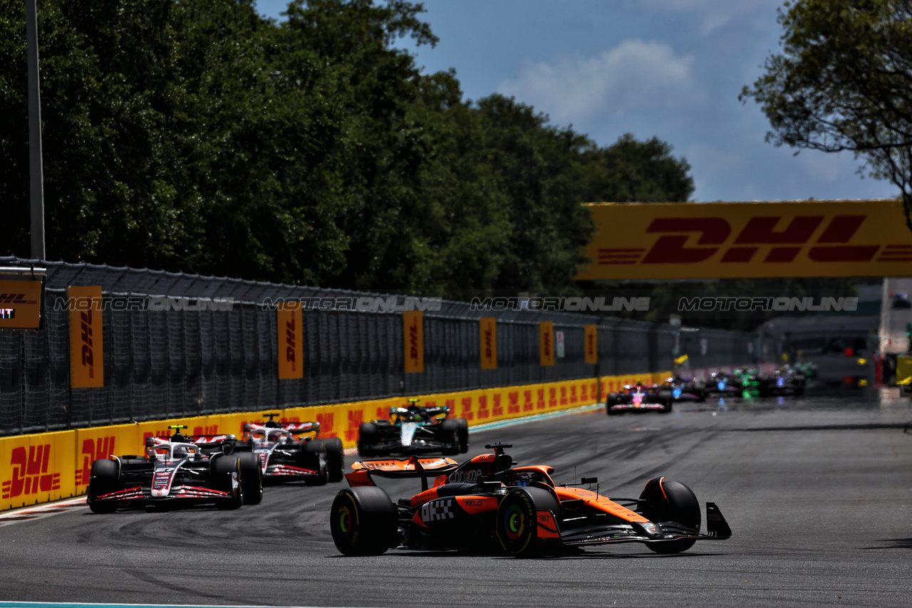 GP MIAMI, Oscar Piastri (AUS) McLaren MCL38.

04.05.2024. Formula 1 World Championship, Rd 6, Miami Grand Prix, Miami, Florida, USA, Sprint e Qualifiche Day.

 - www.xpbimages.com, EMail: requests@xpbimages.com © Copyright: Coates / XPB Images