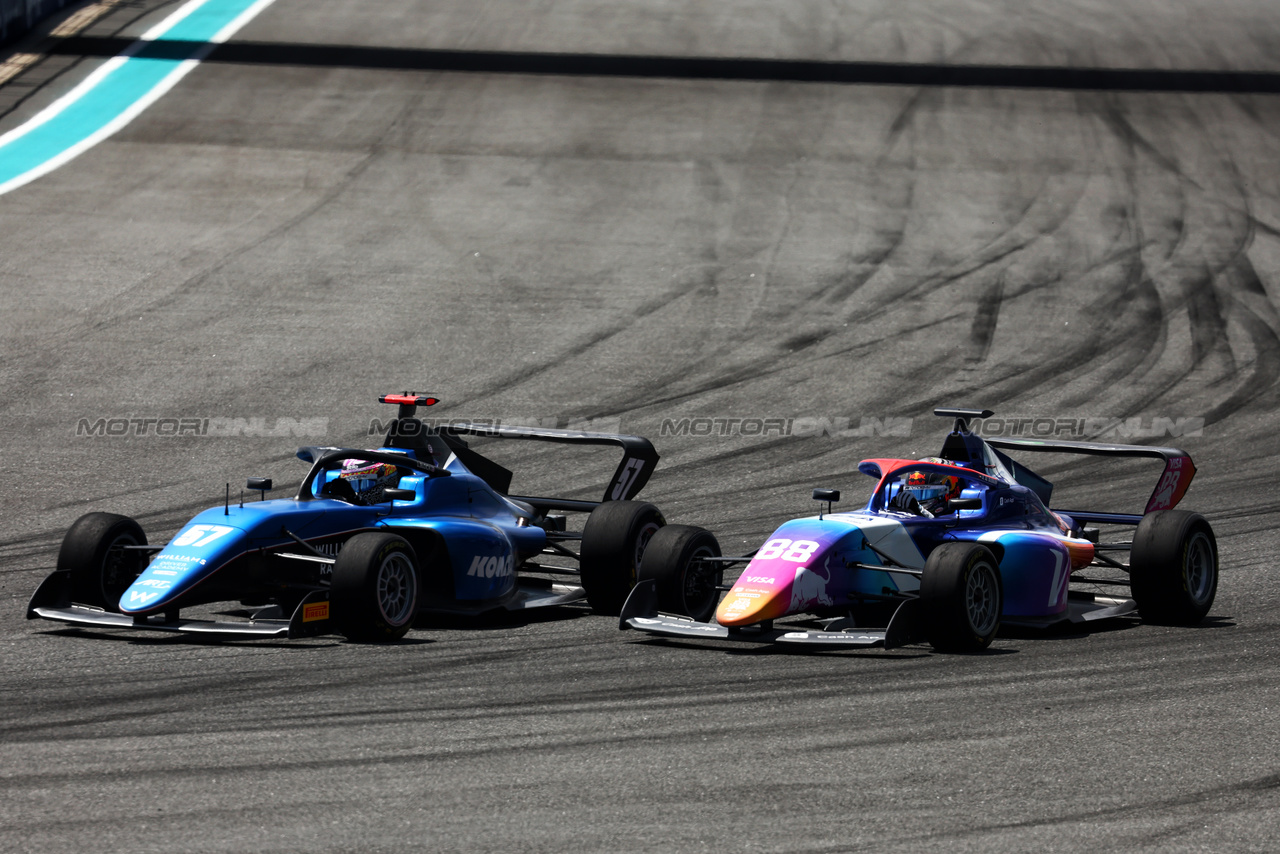 GP MIAMI, Lia Block (USA) ART e Amna Al Qubaisi (UAE) MP Motorsport battle for position.

04.05.2024. FIA Formula Academy, Rd 2, Gara 1, Miami, Florida, USA, Saturday.

- www.xpbimages.com, EMail: requests@xpbimages.com Copyright: XPB Images