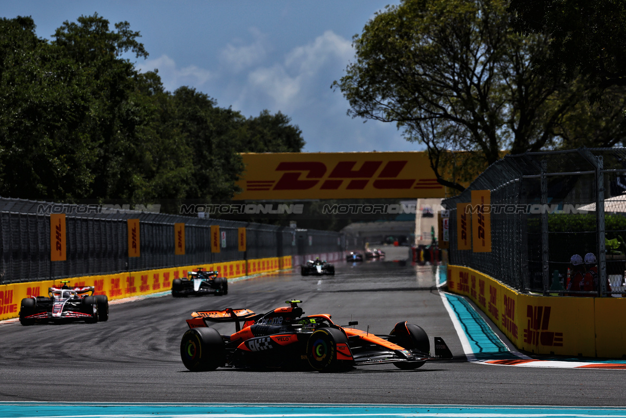 GP MIAMI, Lando Norris (GBR) McLaren MCL38.

04.05.2024. Formula 1 World Championship, Rd 6, Miami Grand Prix, Miami, Florida, USA, Sprint e Qualifiche Day.

 - www.xpbimages.com, EMail: requests@xpbimages.com © Copyright: Coates / XPB Images