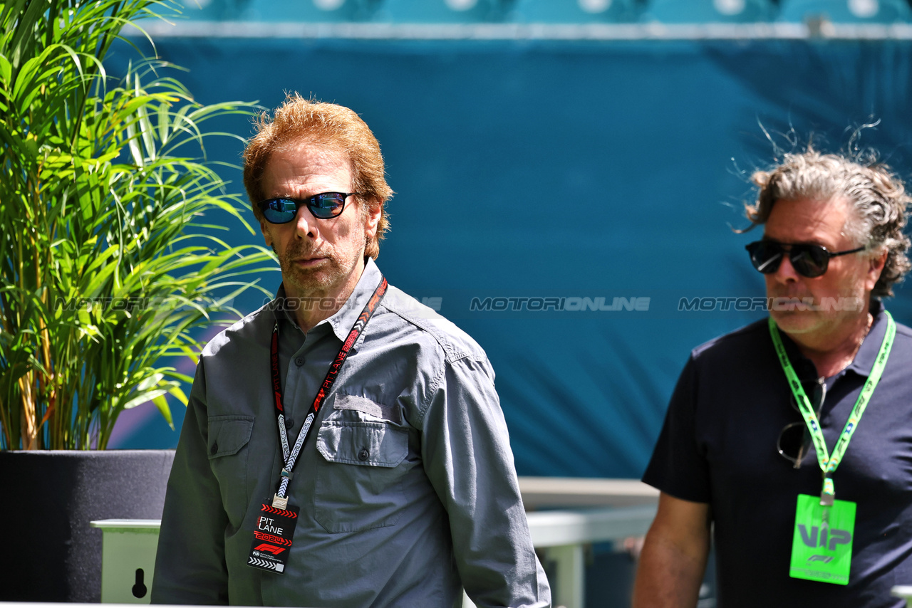 GP MIAMI, Jerry Bruckheimer (USA) Film Producer.

04.05.2024. Formula 1 World Championship, Rd 6, Miami Grand Prix, Miami, Florida, USA, Sprint e Qualifiche Day.

- www.xpbimages.com, EMail: requests@xpbimages.com © Copyright: Moy / XPB Images