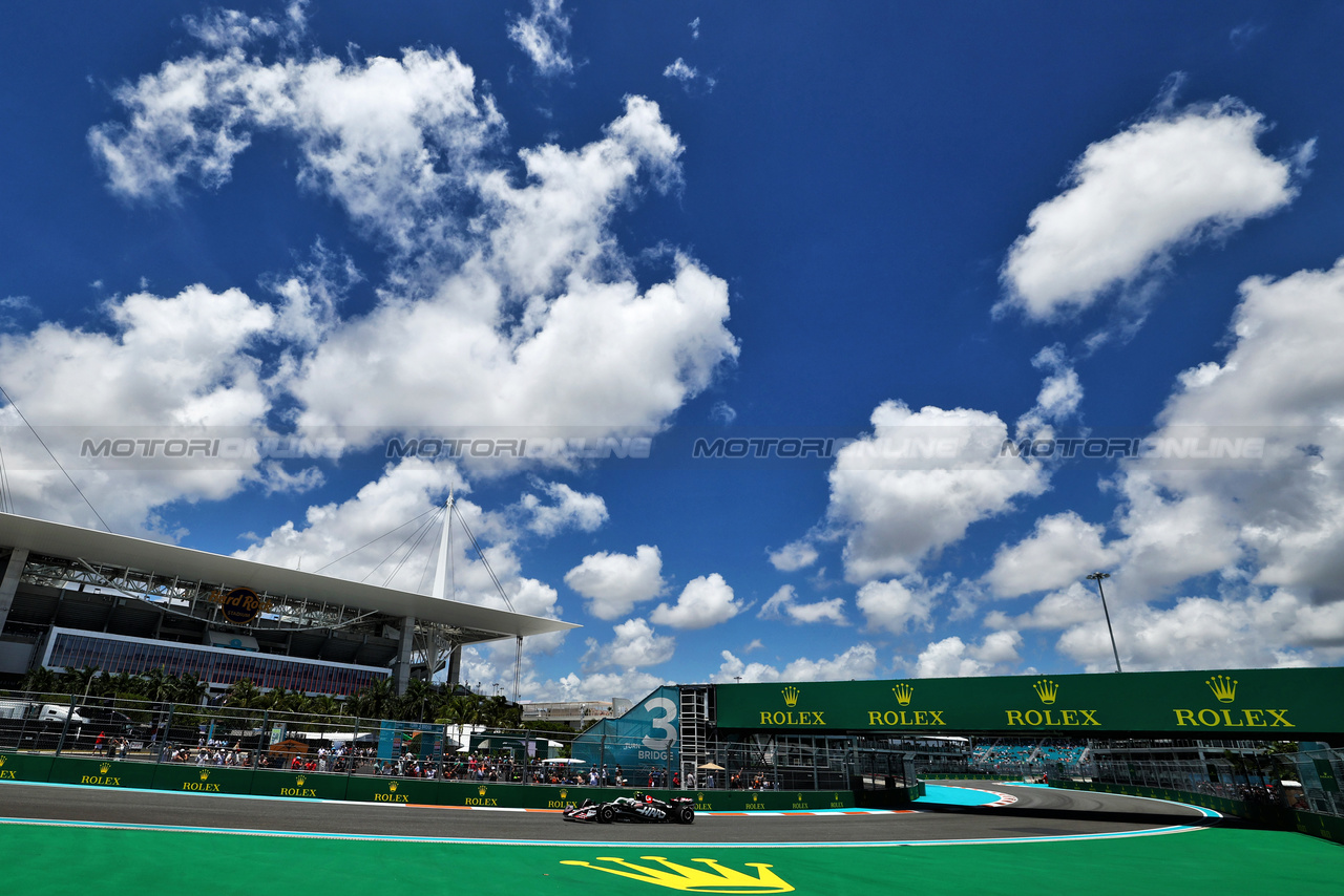 GP MIAMI, Nico Hulkenberg (GER) Haas VF-24.

03.05.2024. Formula 1 World Championship, Rd 6, Miami Grand Prix, Miami, Florida, USA, Sprint Qualifiche Day.

 - www.xpbimages.com, EMail: requests@xpbimages.com © Copyright: Coates / XPB Images