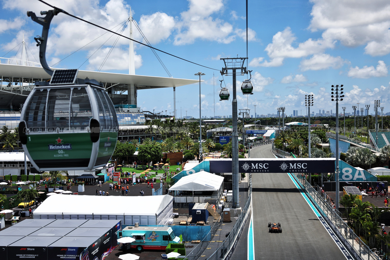 GP MIAMI, Oscar Piastri (AUS) McLaren MCL38.

03.05.2024. Formula 1 World Championship, Rd 6, Miami Grand Prix, Miami, Florida, USA, Sprint Qualifiche Day.

- www.xpbimages.com, EMail: requests@xpbimages.com © Copyright: Moy / XPB Images