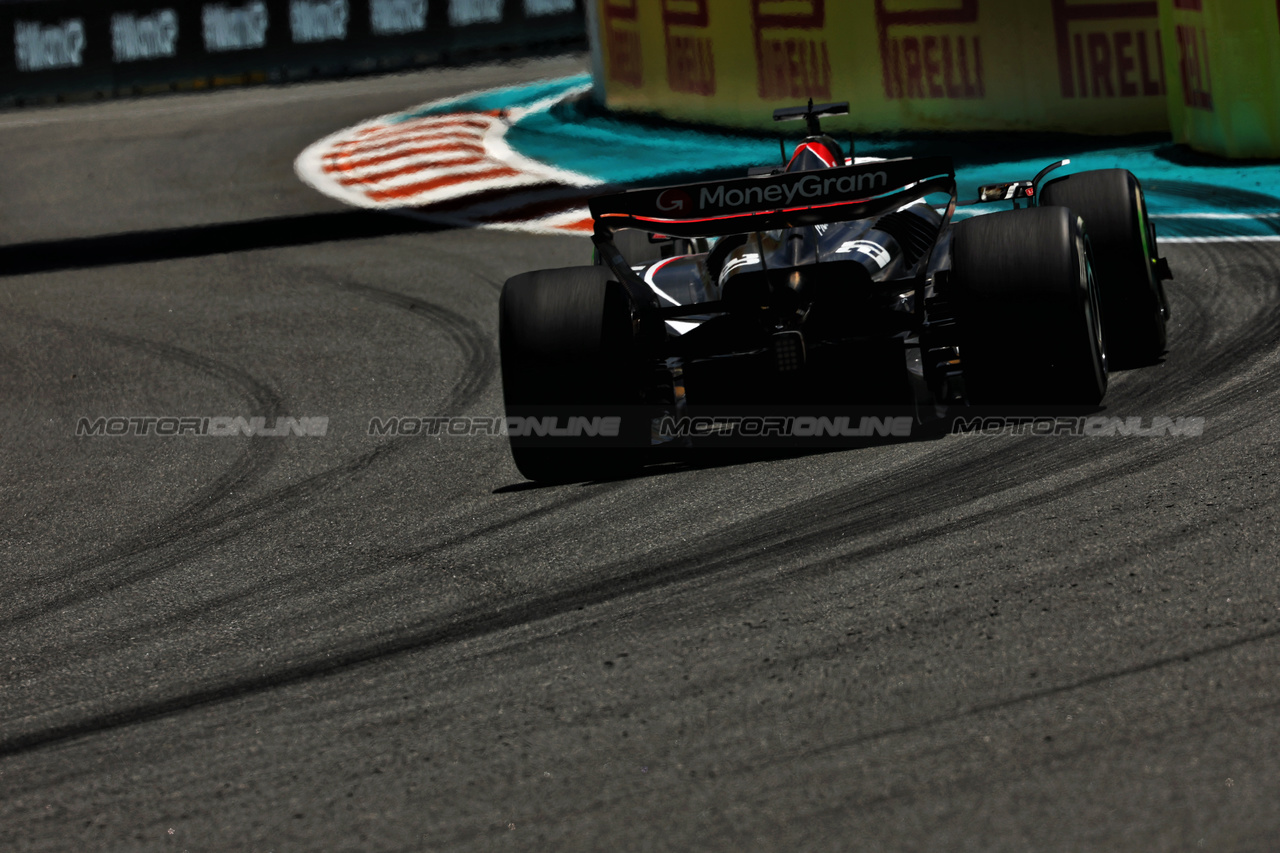 GP MIAMI, Kevin Magnussen (DEN) Haas VF-24.

03.05.2024. Formula 1 World Championship, Rd 6, Miami Grand Prix, Miami, Florida, USA, Sprint Qualifiche Day.

 - www.xpbimages.com, EMail: requests@xpbimages.com © Copyright: Staley / XPB Images