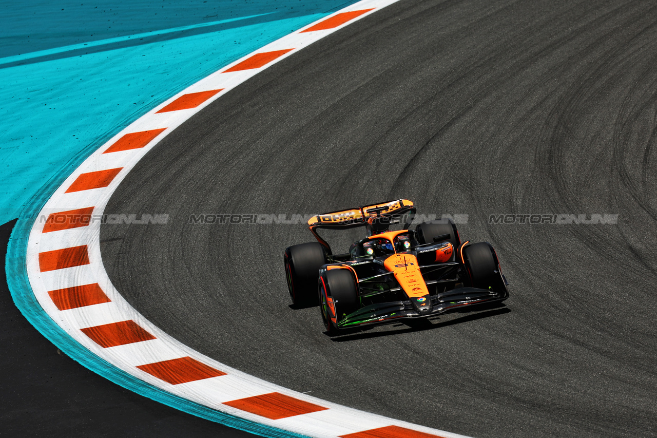 GP MIAMI, Oscar Piastri (AUS) McLaren MCL38.

03.05.2024. Formula 1 World Championship, Rd 6, Miami Grand Prix, Miami, Florida, USA, Sprint Qualifiche Day.

 - www.xpbimages.com, EMail: requests@xpbimages.com © Copyright: Staley / XPB Images