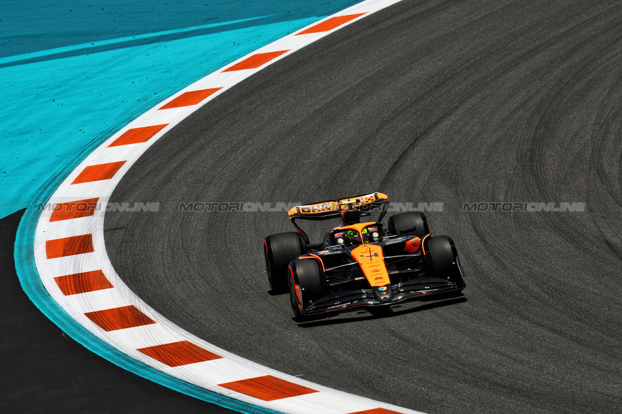 GP MIAMI, Lando Norris (GBR) McLaren MCL38.

03.05.2024. Formula 1 World Championship, Rd 6, Miami Grand Prix, Miami, Florida, USA, Sprint Qualifiche Day.

 - www.xpbimages.com, EMail: requests@xpbimages.com © Copyright: Staley / XPB Images