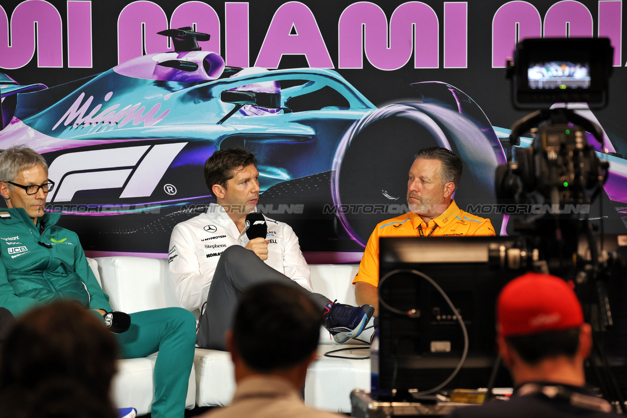 GP MIAMI, (L to R): Mike Krack (LUX) Aston Martin F1 Team, Team Principal; James Vowles (GBR) Williams Racing Team Principal; e Zak Brown (USA) McLaren Executive Director, in the FIA Press Conference.

03.05.2024. Formula 1 World Championship, Rd 6, Miami Grand Prix, Miami, Florida, USA, Sprint Qualifiche Day.

- www.xpbimages.com, EMail: requests@xpbimages.com © Copyright: Bearne / XPB Images