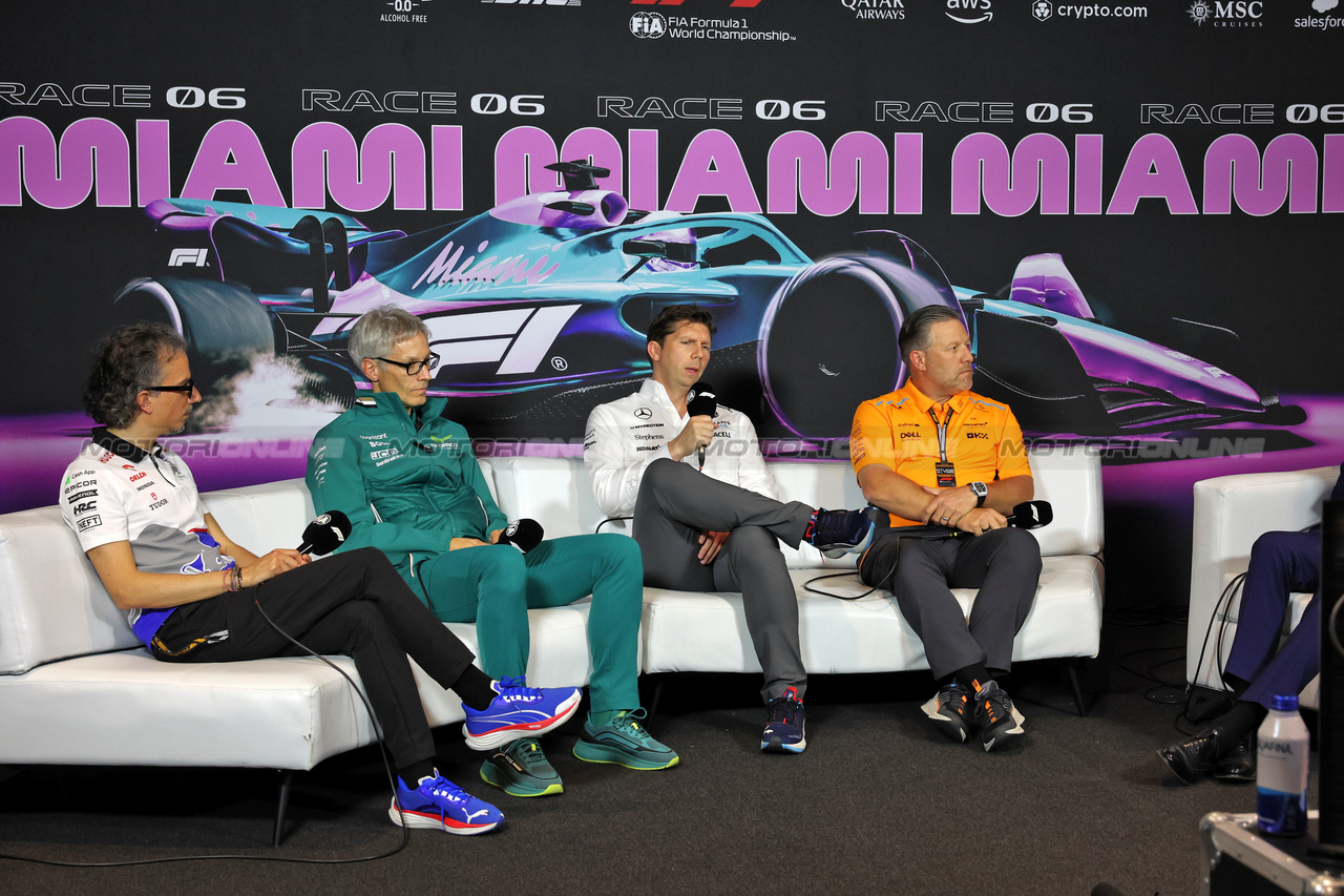 GP MIAMI, (L to R): Laurent Mekies (FRA) RB Technical Director; Mike Krack (LUX) Aston Martin F1 Team, Team Principal; James Vowles (GBR) Williams Racing Team Principal; e Zak Brown (USA) McLaren Executive Director, in the FIA Press Conference.

03.05.2024. Formula 1 World Championship, Rd 6, Miami Grand Prix, Miami, Florida, USA, Sprint Qualifiche Day.

- www.xpbimages.com, EMail: requests@xpbimages.com © Copyright: Bearne / XPB Images