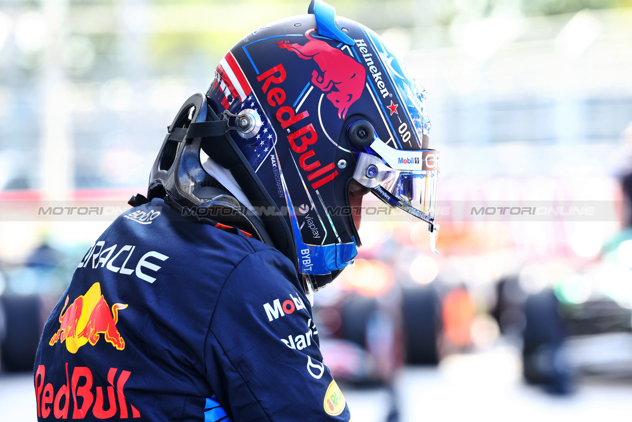 GP MIAMI, Max Verstappen (NLD) Red Bull Racing in Sprint qualifying parc ferme.

03.05.2024. Formula 1 World Championship, Rd 6, Miami Grand Prix, Miami, Florida, USA, Sprint Qualifiche Day.

- www.xpbimages.com, EMail: requests@xpbimages.com © Copyright: Charniaux / XPB Images