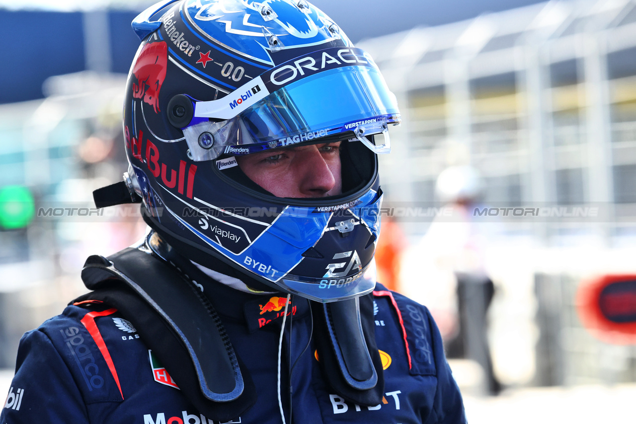 GP MIAMI, Max Verstappen (NLD) Red Bull Racing in Sprint qualifying parc ferme.

03.05.2024. Formula 1 World Championship, Rd 6, Miami Grand Prix, Miami, Florida, USA, Sprint Qualifiche Day.

- www.xpbimages.com, EMail: requests@xpbimages.com © Copyright: Charniaux / XPB Images