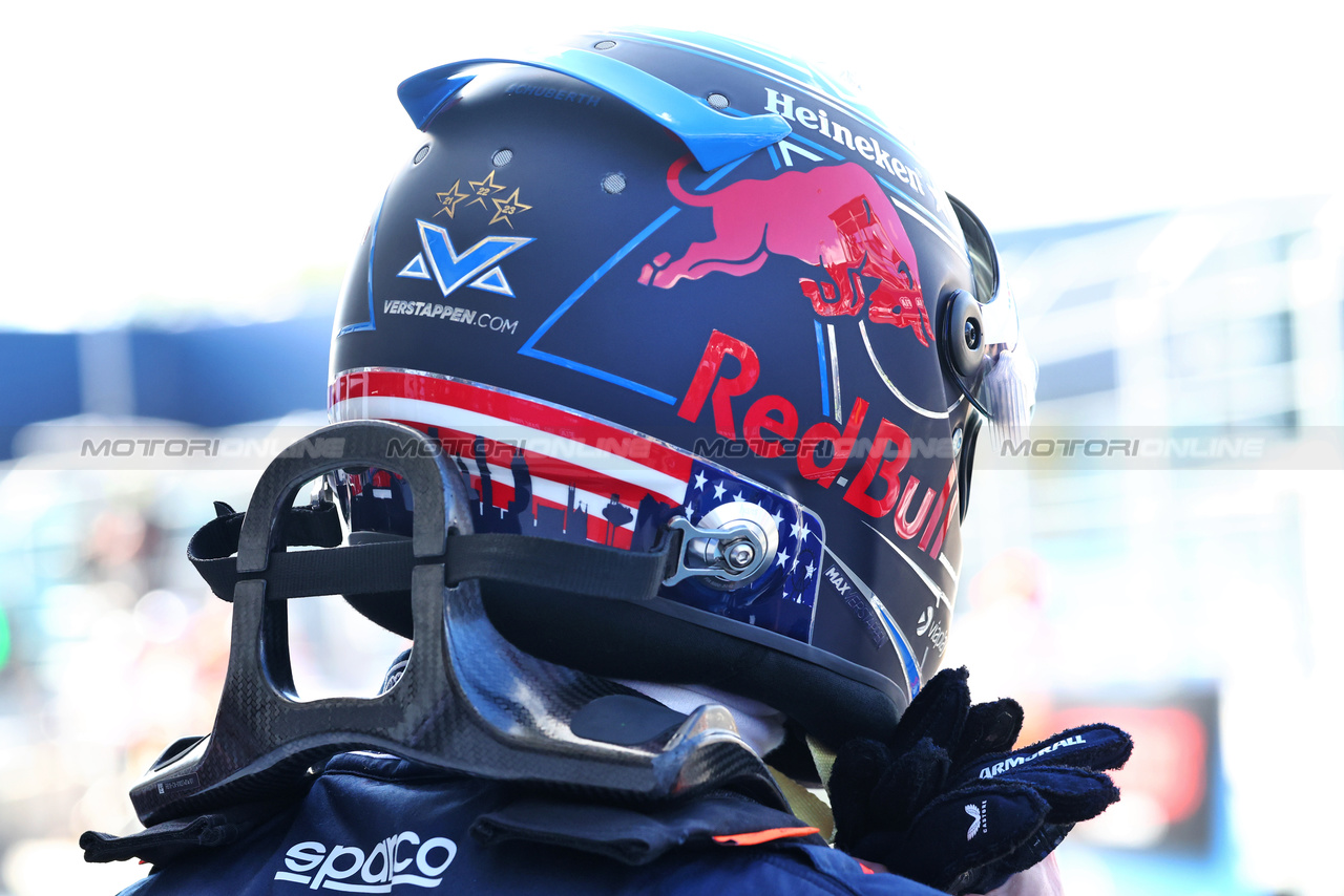 GP MIAMI, Max Verstappen (NLD) Red Bull Racing in Sprint qualifying parc ferme.

03.05.2024. Formula 1 World Championship, Rd 6, Miami Grand Prix, Miami, Florida, USA, Sprint Qualifiche Day.

- www.xpbimages.com, EMail: requests@xpbimages.com © Copyright: Charniaux / XPB Images