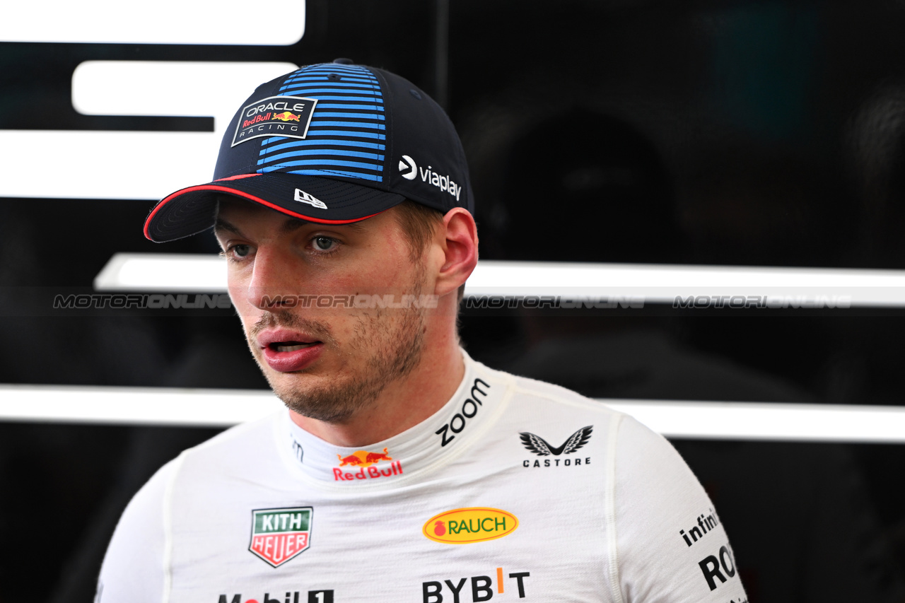 GP MIAMI, Max Verstappen (NLD) Red Bull Racing in Sprint qualifying parc ferme.

03.05.2024. Formula 1 World Championship, Rd 6, Miami Grand Prix, Miami, Florida, USA, Sprint Qualifiche Day.

- www.xpbimages.com, EMail: requests@xpbimages.com © Copyright: Price / XPB Images