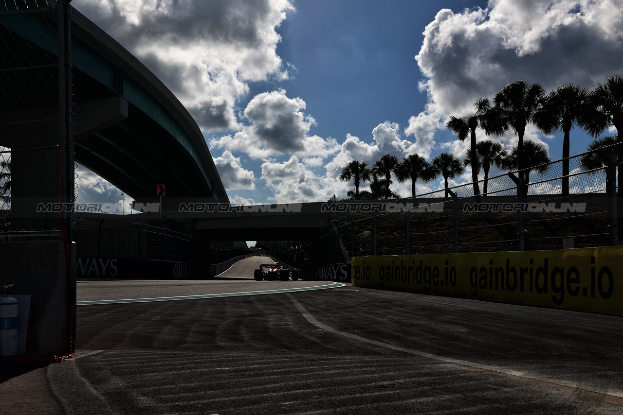 GP MIAMI, Oscar Piastri (AUS) McLaren MCL38.

03.05.2024. Formula 1 World Championship, Rd 6, Miami Grand Prix, Miami, Florida, USA, Sprint Qualifiche Day.

 - www.xpbimages.com, EMail: requests@xpbimages.com © Copyright: Coates / XPB Images