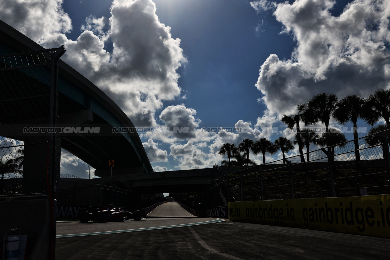 GP MIAMI, Carlos Sainz Jr (ESP) Ferrari SF-24.

03.05.2024. Formula 1 World Championship, Rd 6, Miami Grand Prix, Miami, Florida, USA, Sprint Qualifiche Day.

 - www.xpbimages.com, EMail: requests@xpbimages.com © Copyright: Coates / XPB Images