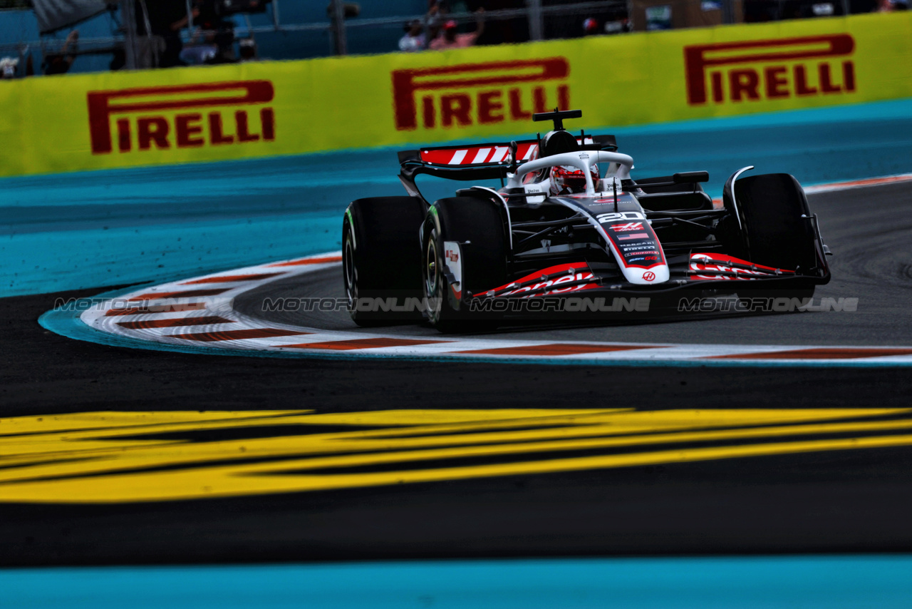 GP MIAMI, Kevin Magnussen (DEN) Haas VF-24.

03.05.2024. Formula 1 World Championship, Rd 6, Miami Grand Prix, Miami, Florida, USA, Sprint Qualifiche Day.

 - www.xpbimages.com, EMail: requests@xpbimages.com © Copyright: Staley / XPB Images